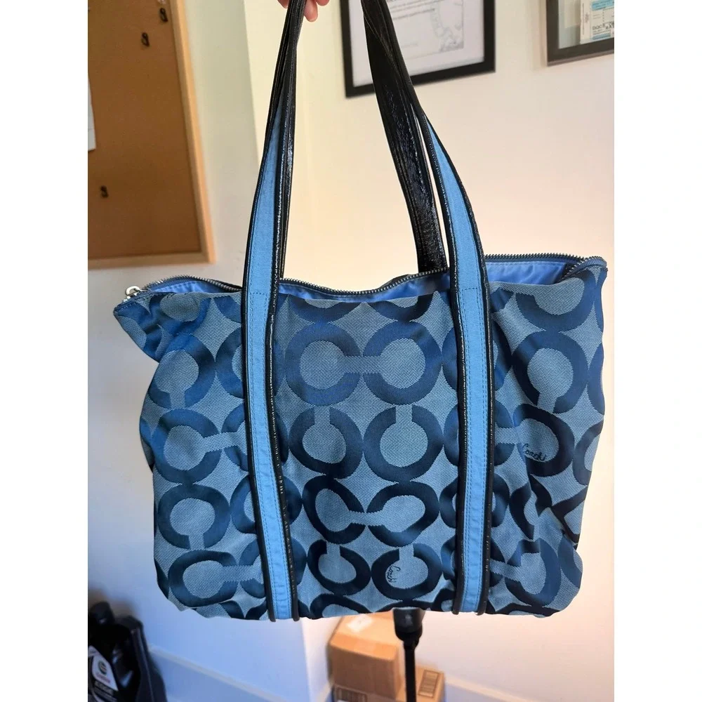 Blue COACH poppy hand bag purse‎ with keychains 2010